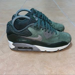 Nike Women’s Air Max 90 Leather Carbon Green